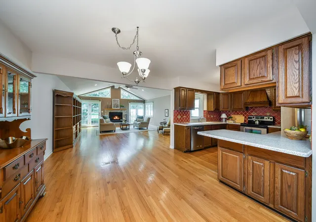 Photo 2 of Single family home for sale at 1126 S Edgewood Ave, Lombard, IL 60148 | MLS# 12752309 | Listing updated on 2026-09-13
