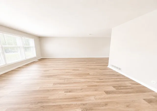 Photo 3 of Single family home for sale at 2116 Briar Hl Dr, Schaumburg, IL 60194 | MLS# 12752311 | Listing updated on 2026-09-22