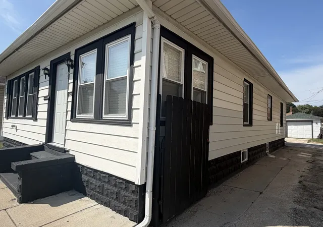 Photo 2 of Single family home for sale at 507 Grant Ave, Joliet, IL 60433 | MLS# 12752313 | Listing updated on 2026-09-20