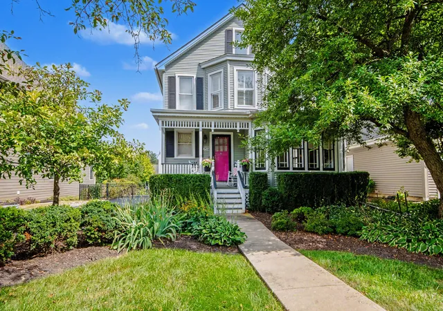 Single family home for sale at 259 S York St, Elmhurst, IL 60126 | MLS# 12752324