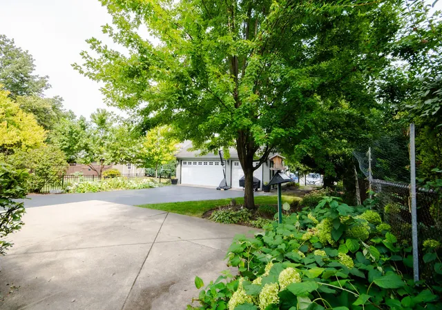 Photo 3 of Single family home for sale at 259 S York St, Elmhurst, IL 60126 | MLS# 12752324 | Listing updated on 2026-09-17