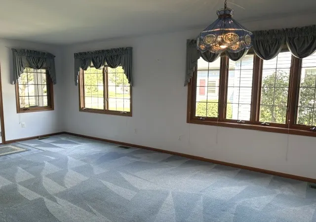 Photo 4 of House for sale at 35 S Juniper Dr, North Aurora, IL 60542 | MLS# 12752357 | Listing updated on 2026-09-24