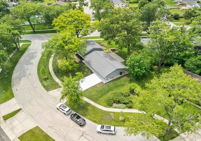 Photo 2 of Single family home for sale at 590 Durham Ct, Hoffman Estates, IL 60169 | MLS# 12752366 | Listing updated on 2026-09-19