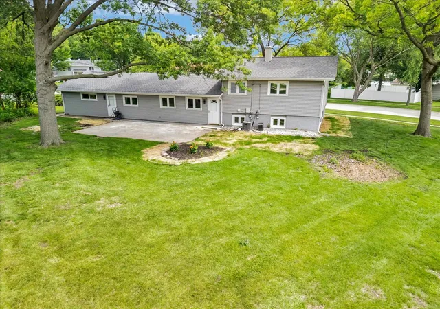 Photo 4 of Single family home for sale at 590 Durham Ct, Hoffman Estates, IL 60169 | MLS# 12752366 | Listing updated on 2026-09-19
