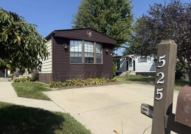 Photo 2 of Sale Pending at 525 Moorfield Rd, Matteson, IL 60443 | MLS# 12752397 | Listing updated on 2026-10-03