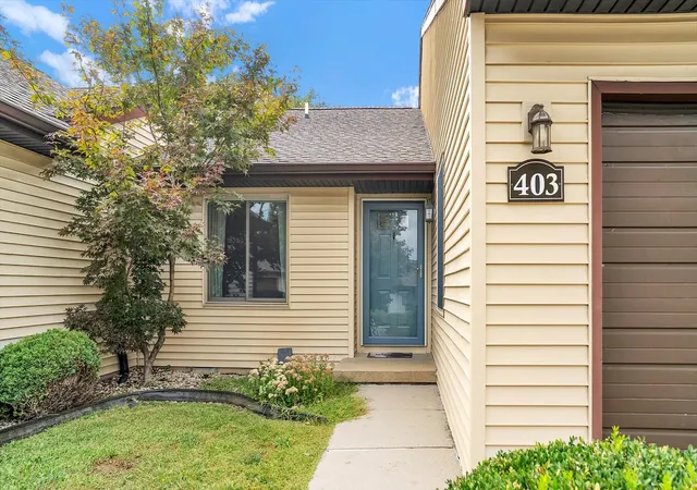 Listing Photo 3 - Condo for sale in building located at 403 Clearwater Dr, Champaign, IL 61822 - Unit #403