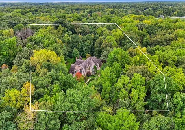 Photo 3 of Single family home for sale at 33w551 Hub Rd, Wayne, IL 60184 | MLS# 12752423 | Listing updated on 2026-10-07