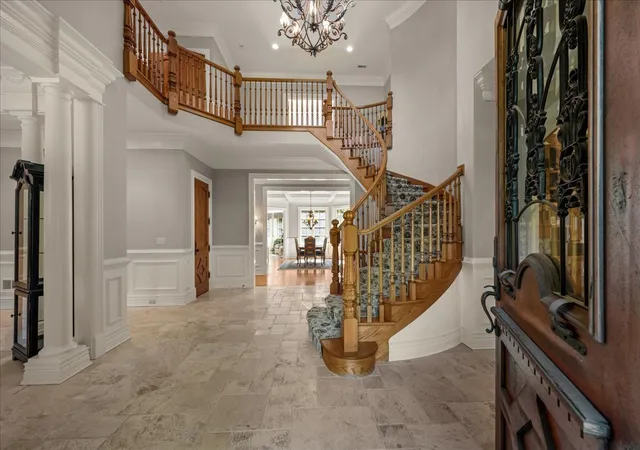 Photo 4 of Single family home for sale at 33w551 Hub Rd, Wayne, IL 60184 | MLS# 12752423 | Listing updated on 2026-10-07