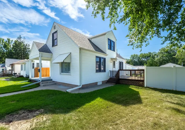 Photo 1 of Single family home for sale at 2521 33rd Street, Moline, IL 61265 | MLS# 12752441 | Listing updated on 2026-09-14