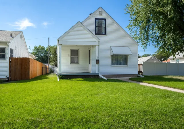 Photo 2 of Single family home for sale at 2521 33rd Street, Moline, IL 61265 | MLS# 12752441 | Listing updated on 2026-09-14