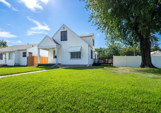 Photo 3 of Single family home for sale at 2521 33rd Street, Moline, IL 61265 | MLS# 12752441 | Listing updated on 2026-09-14