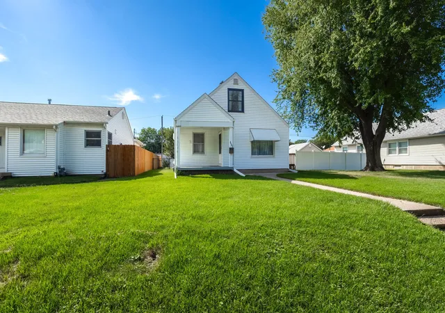 Photo 4 of Single family home for sale at 2521 33rd Street, Moline, IL 61265 | MLS# 12752441 | Listing updated on 2026-09-14