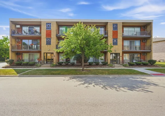 Photo 1 of Condo for sale at 5317 W 96th Street #5, Oak Lawn, IL 60453 | MLS# 12752442 | Listing updated on 2026-10-07