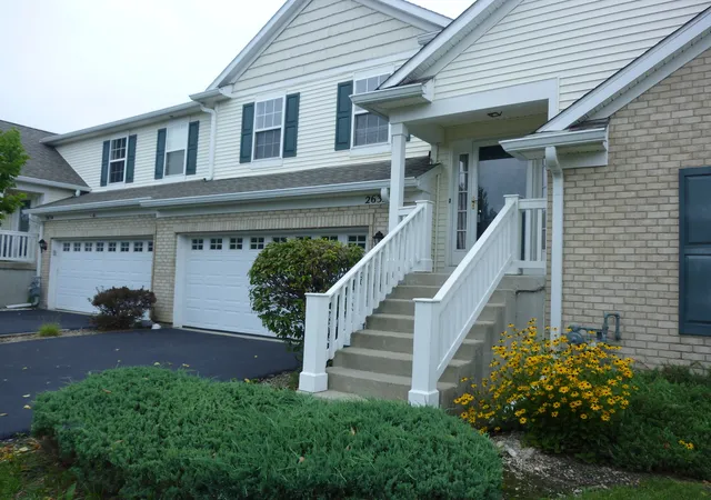 Photo 2 of Townhouse for sale at 2632 Loren Ln, Algonquin, IL 60102 | MLS# 12752454 | Listing updated on 2026-10-03