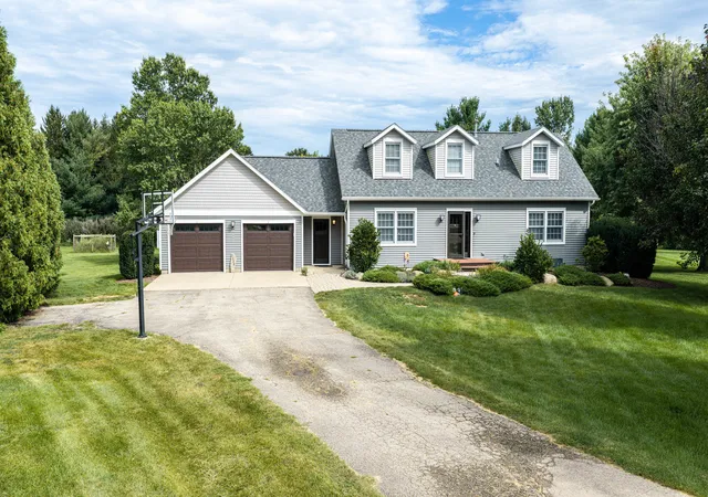 Photo 2 of Single family home for sale at 2335 Timber Ridge Dr, Princeton, IL 61356 | MLS# 12752458 | Listing updated on 2026-09-23