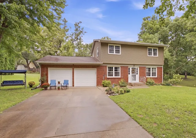 Photo 2 of Single family home for sale at 131 Central Park Ave, Geneseo, IL 61254 | MLS# 12752480 | Listing updated on 2026-09-30