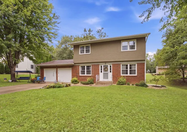 Photo 3 of Single family home for sale at 131 Central Park Ave, Geneseo, IL 61254 | MLS# 12752480 | Listing updated on 2026-09-30