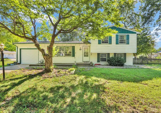 Photo 1 of Single family home for sale at 1902 Rebecca Dr, Champaign, IL 61821 | MLS# 12752508 | Listing updated on 2026-09-12