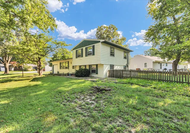 Photo 2 of Single family home for sale at 1902 Rebecca Dr, Champaign, IL 61821 | MLS# 12752508 | Listing updated on 2026-09-12