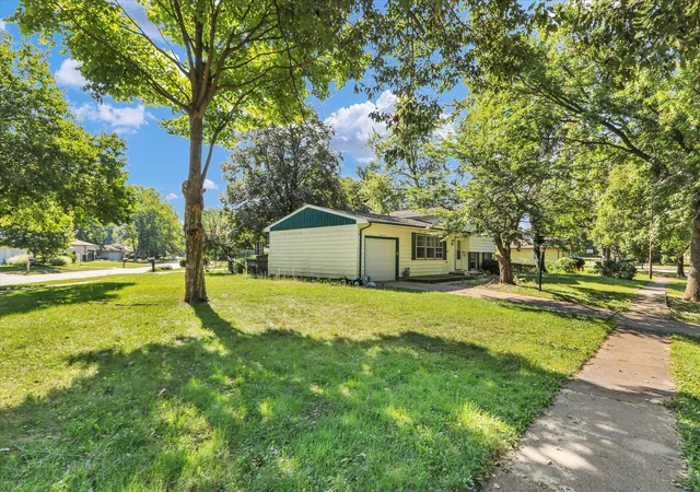 Photo 3 of Single family home for sale at 1902 Rebecca Dr, Champaign, IL 61821 | MLS# 12752508 | Listing updated on 2026-09-12