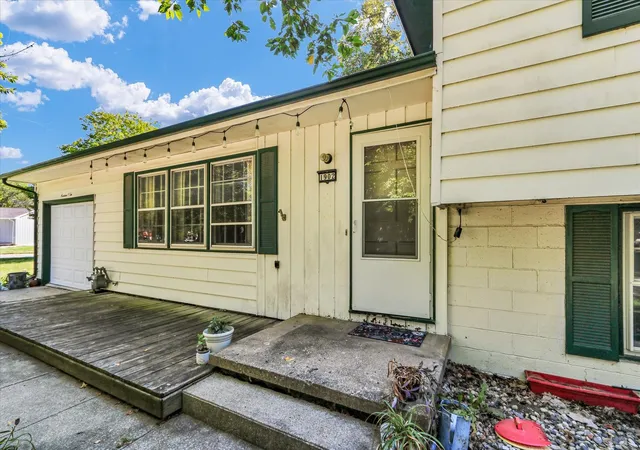 Photo 4 of Single family home for sale at 1902 Rebecca Dr, Champaign, IL 61821 | MLS# 12752508 | Listing updated on 2026-09-12