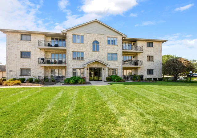 Condo for sale at 6640 183rd Street #2C, Tinley Park, IL 60477 | MLS# 12752510