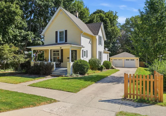 Photo 2 of Single family home for sale at 222 N 5th Street, St. Charles, IL 60174 | MLS# 12752518 | Listing updated on 2026-09-14
