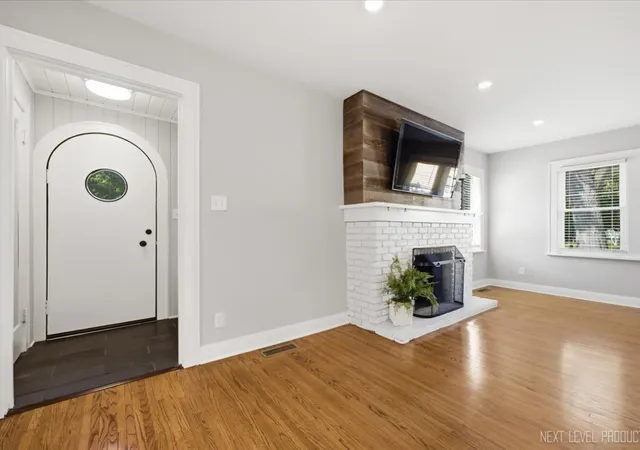 Photo 3 of Single family home for sale at 321 Woodward Ave, Geneva, IL 60134 | MLS# 12752527 | Listing updated on 2026-10-10