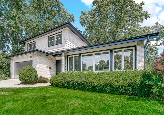 Photo 1 of Single family home for sale at 1831 N Rolling Ln, Arlington Heights, IL 60004 | MLS# 12752541 | Listing updated on 2026-09-18