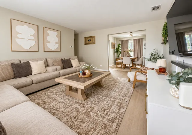 Listing Photo 5 - Condo for sale in building located at 6743 W Irving Park Rd, Chicago, IL 60634 - Unit #202