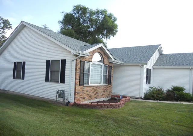 Photo 3 of Single family home for sale at 251 Hillcrest Ln, Steger, IL 60475 | MLS# 12752553 | Listing updated on 2026-09-23