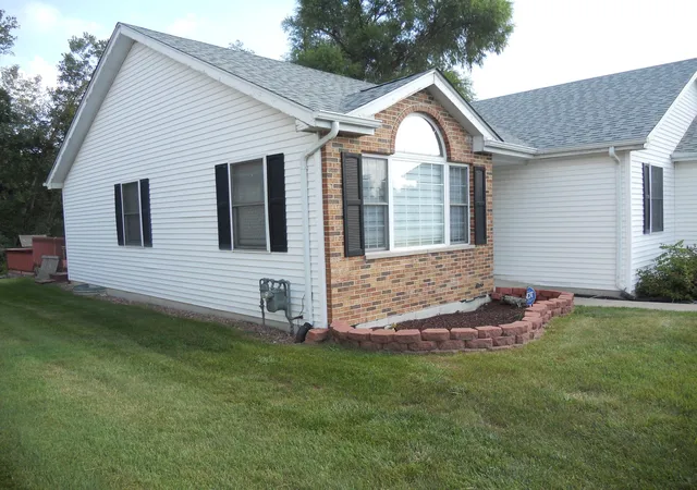 Photo 3 of Single family home for sale at 251 Hillcrest Ln, Steger, IL 60475 | MLS# 12752553 | Listing updated on 2026-09-23