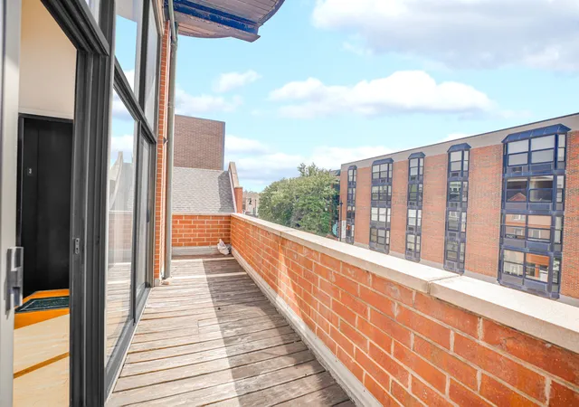 Listing Photo 2 - Condo for sale in building located at 1552 W Fullerton Ave, Chicago, IL 60614 - Unit #3