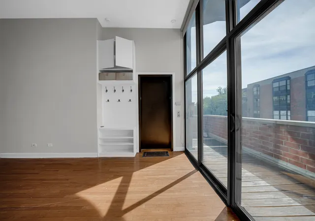 Photo 4 of Condo for sale at 1552 W Fullerton Ave #3, Chicago, IL 60614 | MLS# 12752564 | Listing updated on 2026-09-15