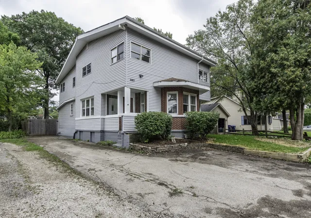 Photo 1 of Single family home for sale at 33827 N Oak St, Grayslake, IL 60030 | MLS# 12752569 | Listing updated on 2026-09-13