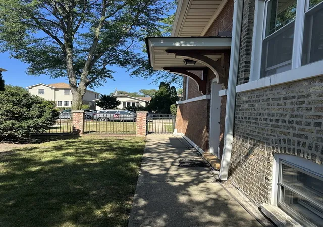 Photo 2 of Single family home for sale at 5720 N Manton Ave, Chicago, IL 60646 | MLS# 12752583 | Listing updated on 2026-09-17