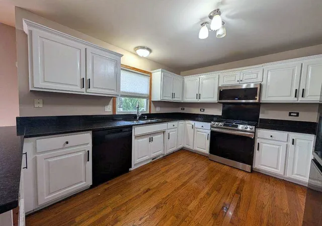 Photo 4 of Single family home for sale at 233 Highpoint Cir, Bourbonnais, IL 60914 | MLS# 12752584 | Listing updated on 2026-10-16