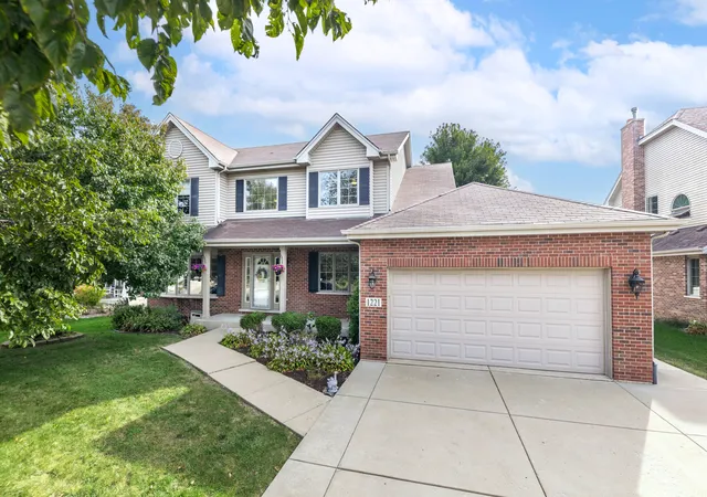 Photo 2 of Single family home for sale at 1221 Monmouth Dr, Lemont, IL 60439 | MLS# 12752587 | Listing updated on 2026-09-27