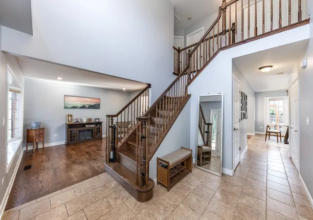 Photo 3 of Single family home for sale at 1221 Monmouth Dr, Lemont, IL 60439 | MLS# 12752587 | Listing updated on 2026-09-27