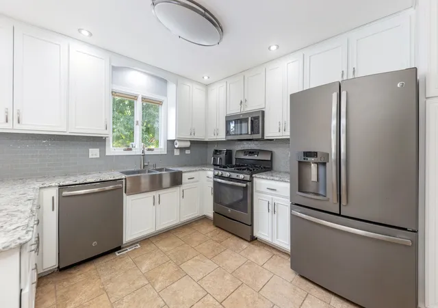 Photo 4 of Single family home for sale at 1221 Monmouth Dr, Lemont, IL 60439 | MLS# 12752587 | Listing updated on 2026-09-27