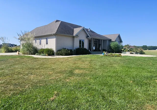 Photo 2 of Single family home for sale at 15228 E Holland Dr, Mt Vernon, IL 62864 | MLS# 12752603 | Listing updated on 2026-09-12