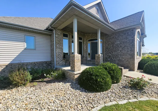 Photo 3 of Single family home for sale at 15228 E Holland Dr, Mt Vernon, IL 62864 | MLS# 12752603 | Listing updated on 2026-09-12