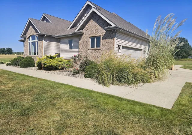 Photo 4 of Single family home for sale at 15228 E Holland Dr, Mt Vernon, IL 62864 | MLS# 12752603 | Listing updated on 2026-09-12