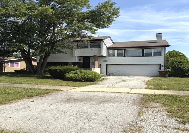 Photo 2 of Single family home for sale at 17909 Chartres Ct, Hazel Crest, IL 60429 | MLS# 12752606 | Listing updated on 2026-09-30