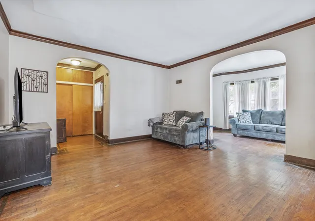 Photo 3 of Single family home for sale at 421 N William St, Joliet, IL 60435 | MLS# 12752607 | Listing updated on 2026-10-01