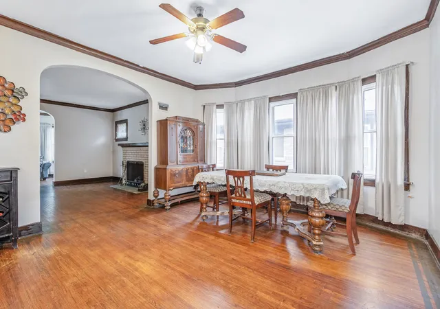 Photo 4 of Single family home for sale at 421 N William St, Joliet, IL 60435 | MLS# 12752607 | Listing updated on 2026-10-01