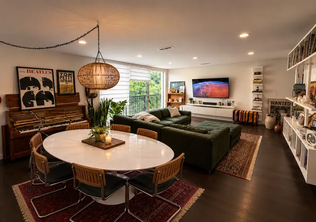 Photo 2 of Condo for sale at 424 Park Ave #402, River Forest, IL 60305 | MLS# 12752644 | Listing updated on 2026-10-05