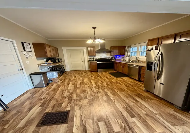 Photo 4 of Single family home for sale at 205 W 6th Street, Benton, IL 62812 | MLS# 12752645 | Listing updated on 2026-09-12