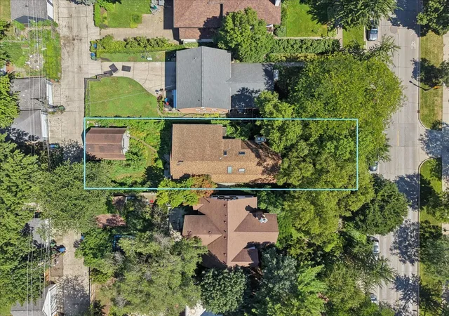 Photo 3 of Single family home for sale at 642 Sheridan Rd, Evanston, IL 60202 | MLS# 12752647 | Listing updated on 2026-09-14