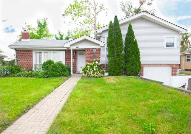 Single family home for sale at 949 Braemar Rd, Flossmoor, IL 60422 | MLS# 12752653